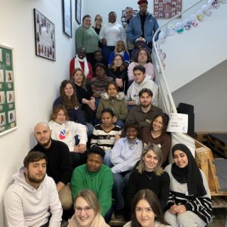 Mit herzlichen Empfängen und vielen Informationen rund um den Start hat das Asklepios Bildungszentrum Harz an seinen Standorten in Goslar und in Seesen insgesamt rund 50 neue Pflege-Auszubildende begrüßt – sie haben dort ihre dreijährige Ausbildung zur Pflegefachfrau bzw. zum Pflegefachmann begonnen.