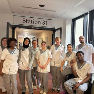 Freuen sich über das Projekt: Pflege-Auszubildende Kurses 23/26H, Asklepios Bildungszentrum Harz  