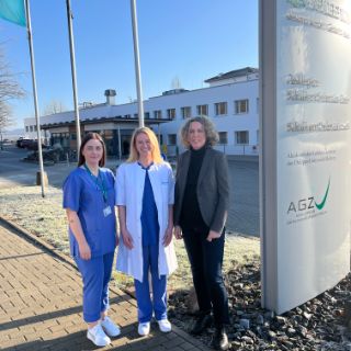 Das Motiv zeigt die neue ärztliche Leitung Dr. Anika Schlemmer und die Geschäftsführung Dr. Dagmar Federwisch