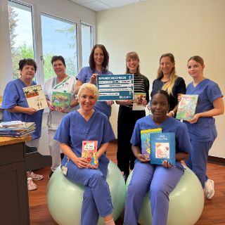 Frauenklinik übergibt Spende für krebskranke Kinder 