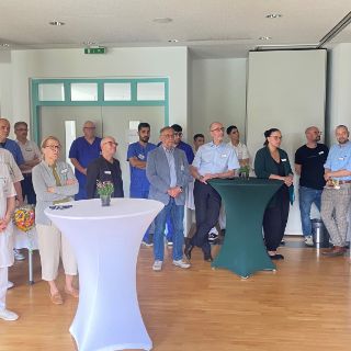 Abschiedsempfang in der Asklepios Klinik Schildautal Seesen mit Gästen: Nach 48 Jahren im Krankenhauswesen, davon zehn Jahre als Geschäftsführerin bzw. Regionalgeschäftsführerin der Asklepios Kliniken Region Harz, wurde Adelheid May nun in den verdienten Ruhestand verabschiedet - von Weggefährten aus den Kliniken, aber auch von externen Kooperationspartnern, Multiplikatoren.