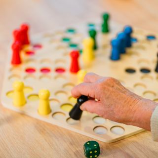 Spiel alter Mensch